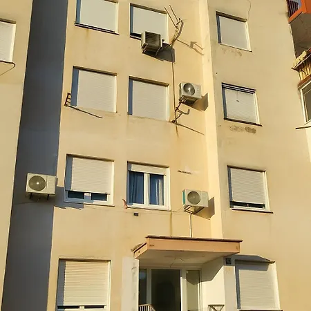 Mali Raj アパート Ljubuški